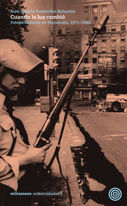 Cuando la luz cambió : Fotoperiodismo en Transición, 1975-1982