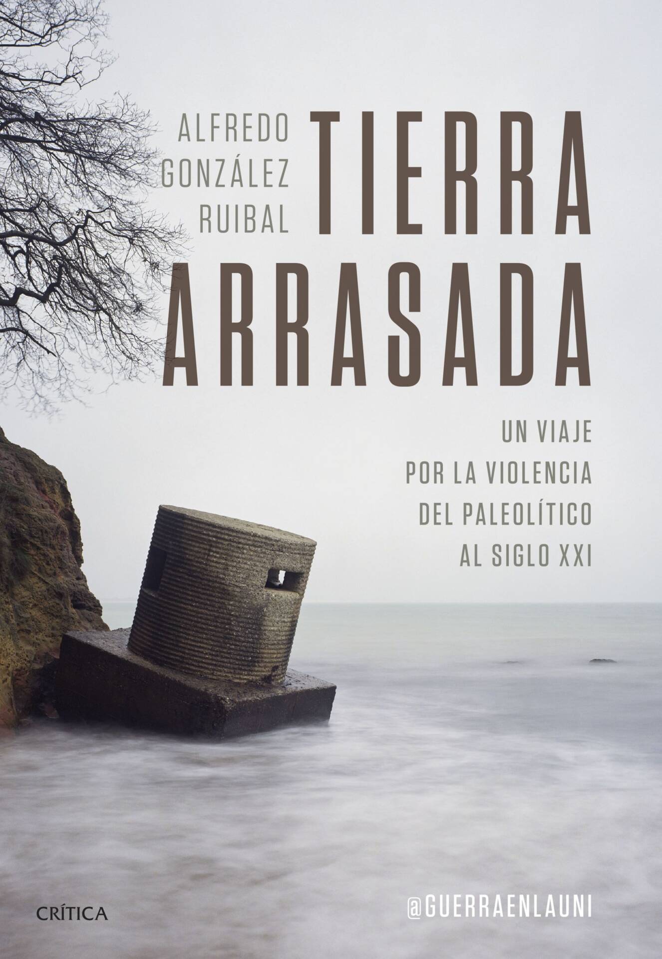 Tierra arrasada : Un viaje por la violencia del Paleolítico al siglo XXI