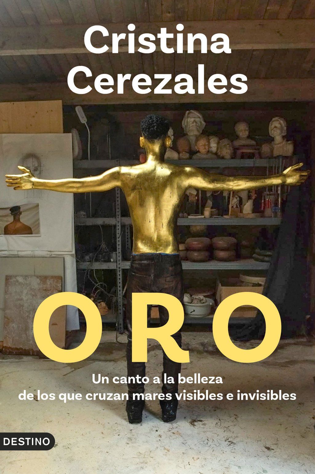 Oro : Un canto a la belleza de los que cruzan mares visibles e invisibles
